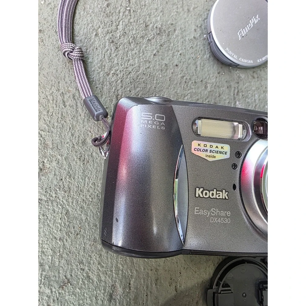 Vintage Camera Lot Canon T70 Fujifilm FinePix 3800 Kodak EasyShare Snappy Z2